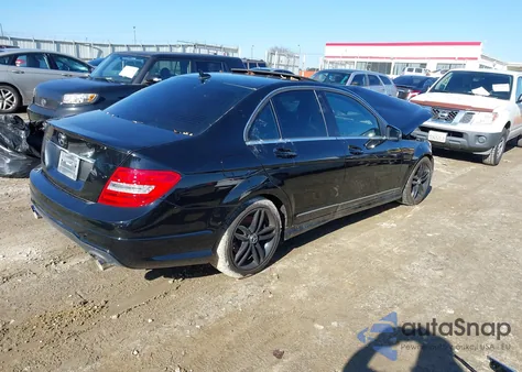 2014 Mercedes-Benz C 300 Luxury 4Matic/Sport 4Matic из США, поврежденный, VIN WDDGF8AB9ER325119